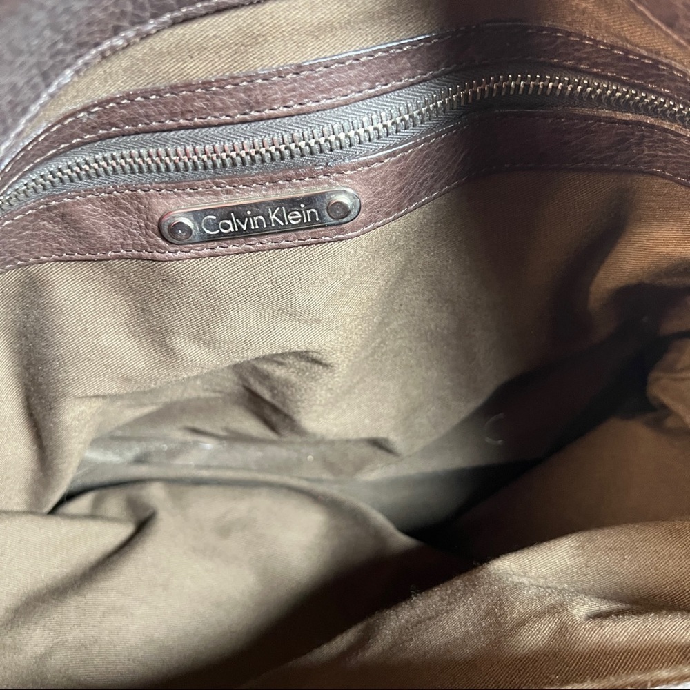 CALVIN KLEIN Shoulder bag with clasp closure. Brown pebble leather. Key fob - Picture 3 of 11
